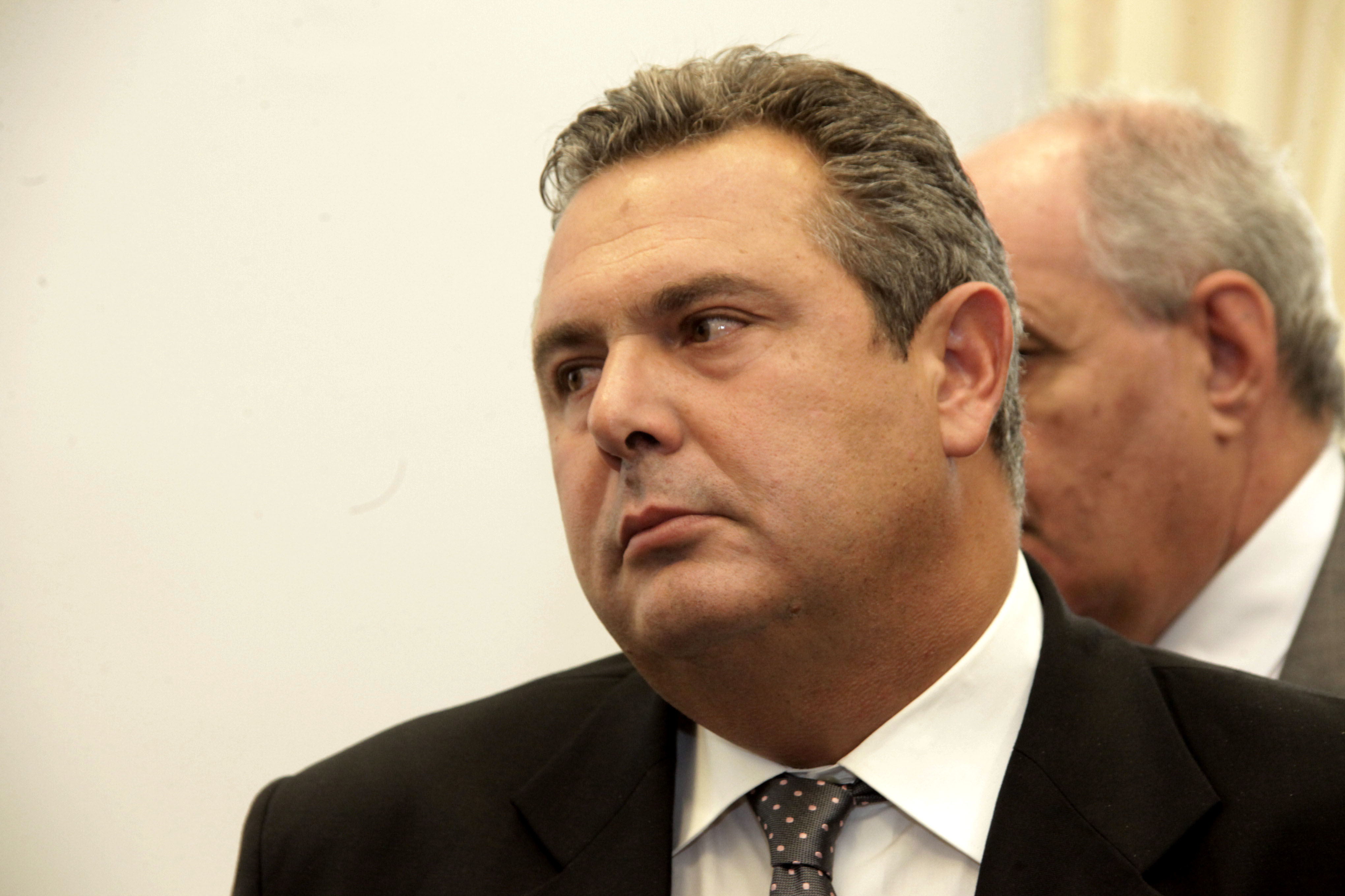 Καταγγελίες για σοβαρό επεισόδιο με τον Πάνο Καμμένο στο αεροδρόμιο Χανίων – Φέρεται να έβρισε χυδαία υπάλληλο που ήθελε να του κάνει έλεγχο