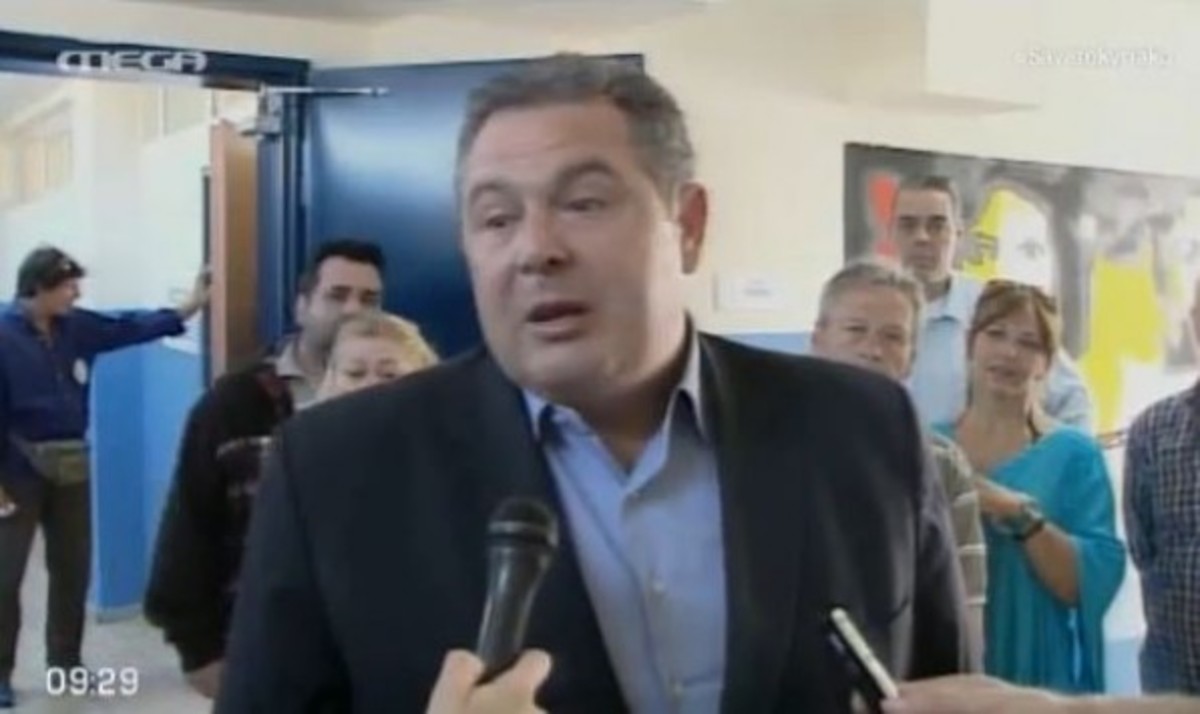 Π.Καμμένος στο εκλογικό κέντρο