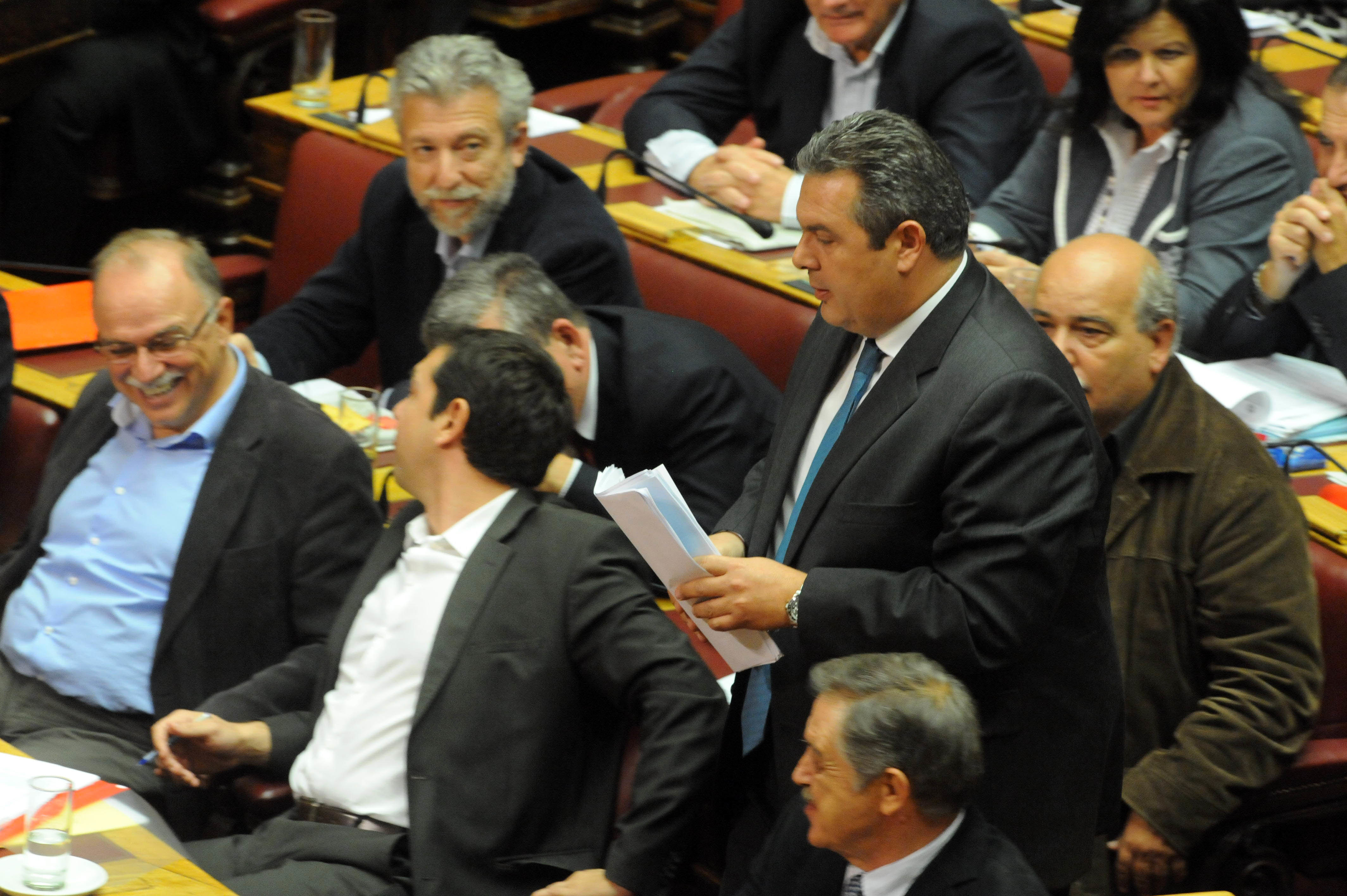 «Η ελληνική ριζοσπαστική αριστερά φλερτάρει με την άκρα δεξιά»