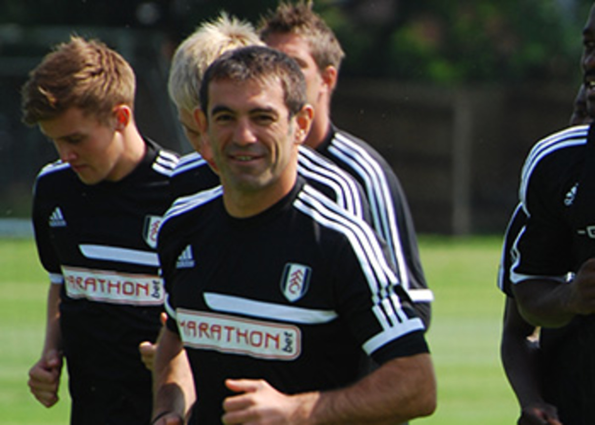 Άλλη μία χρονιά θα φοράει τη φανέλα της Φούλαμ ο Καραγκούνης