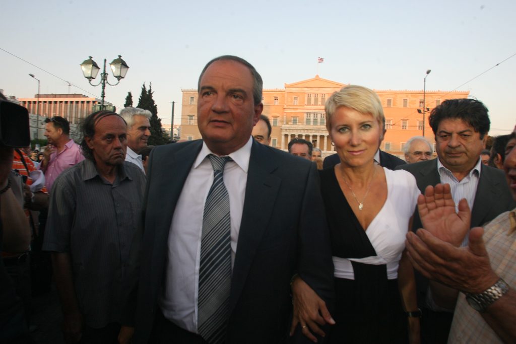 Απών ο Καραμανλής – Δε θα πάει ούτε στην αυριανή συνεδρίαση