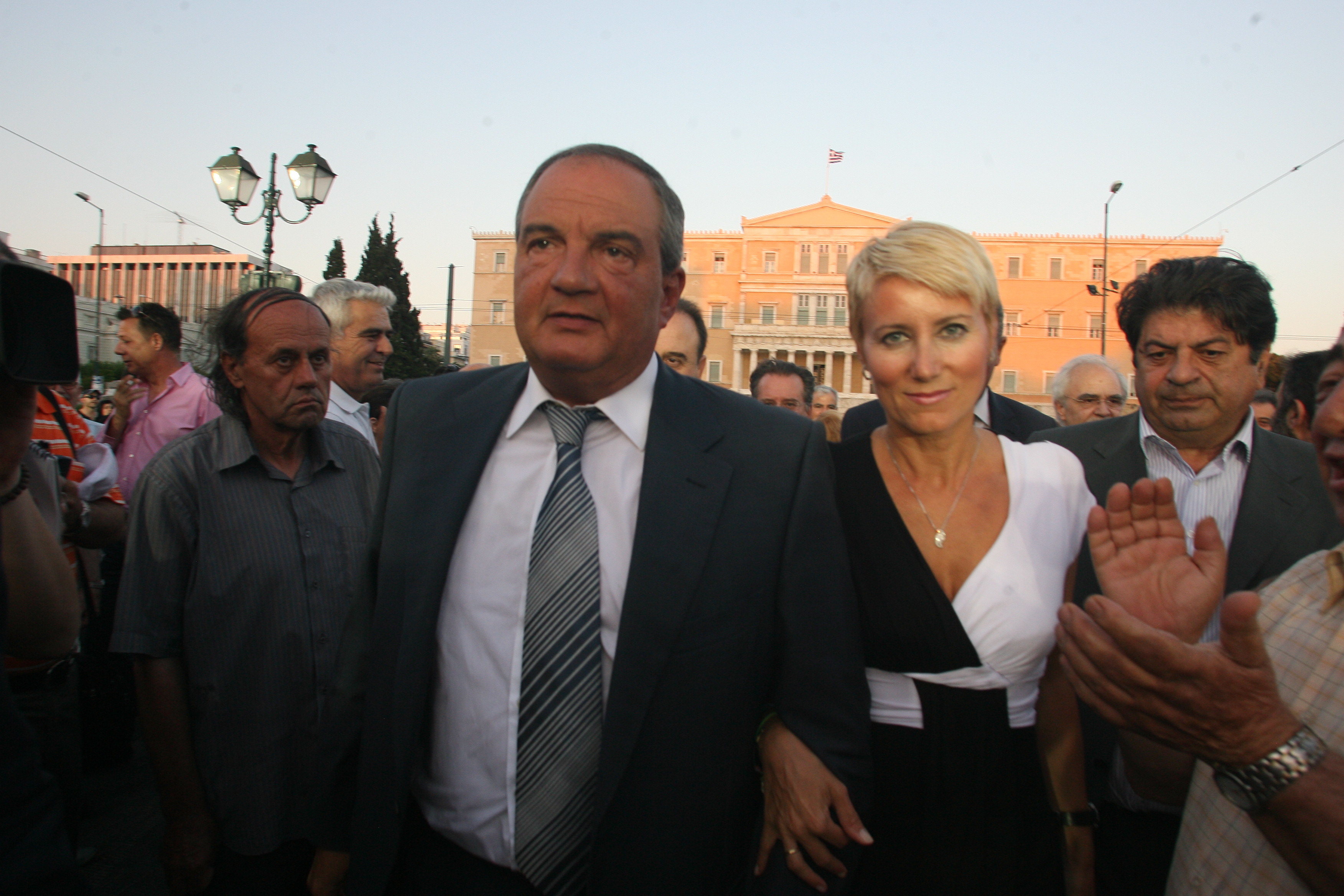 Απών ο Καραμανλής – Δε θα πάει ούτε στην αυριανή συνεδρίαση