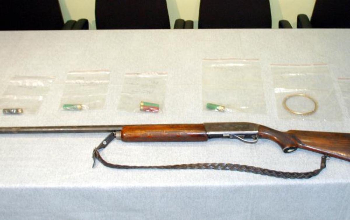 Τρέλανε την Ηλιούπολη – Κυκλοφορούσε και πυροβολούσε