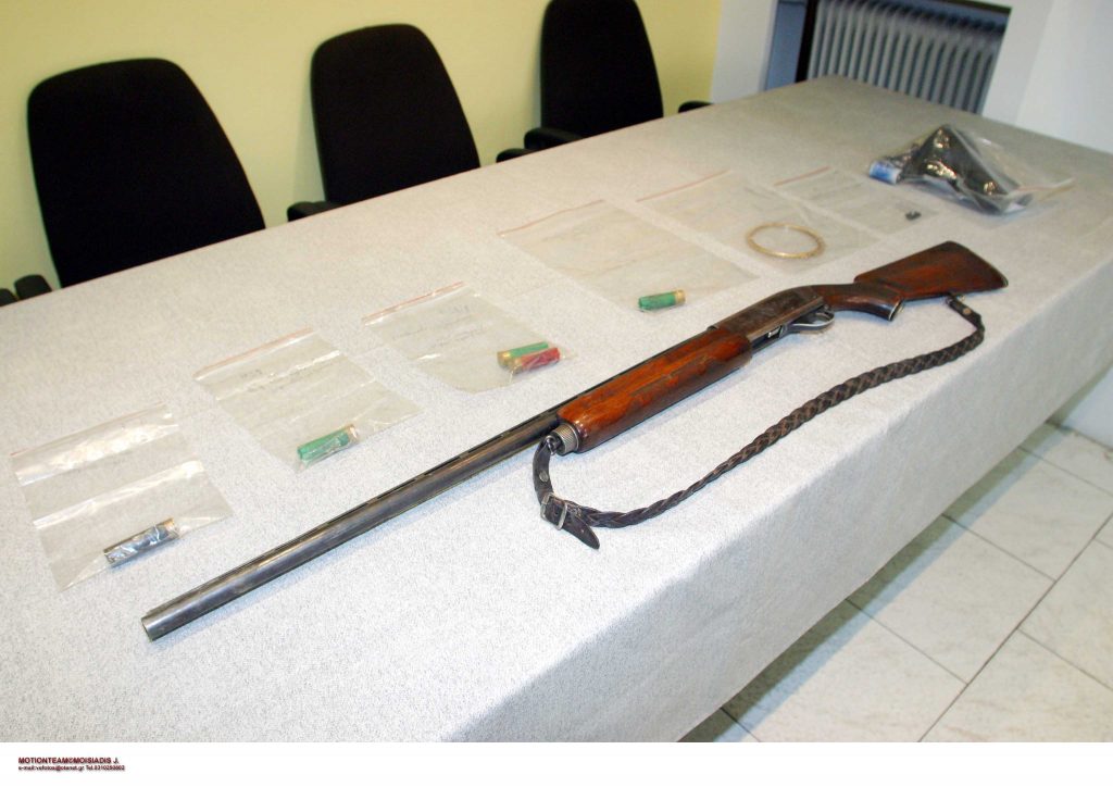 Μπήκαν με καραμπίνα στο φαστφουντάδικο