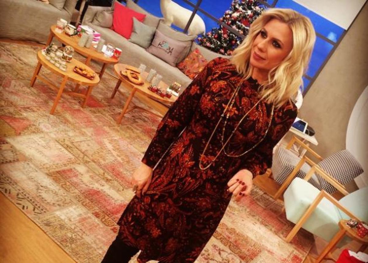 Kατερίνα Καραβάτου: Φωτογραφίζεται στο κέντρο της Αθήνας για γνωστό περιοδικό!