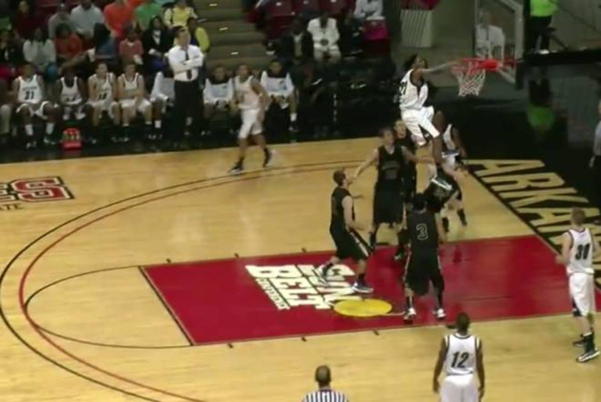 Ο Τζόρνταν θα τον…ζήλευε–Απίστευτο κάρφωμα από μαθητή λυκείου(VIDEO)