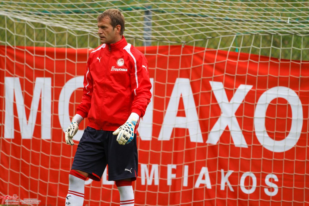 Ο έμπειρος γκολκίπερ αποχώρησε με ενοχλήσεις στη μέση  ΦΩΤΟ NEWSPORTS.