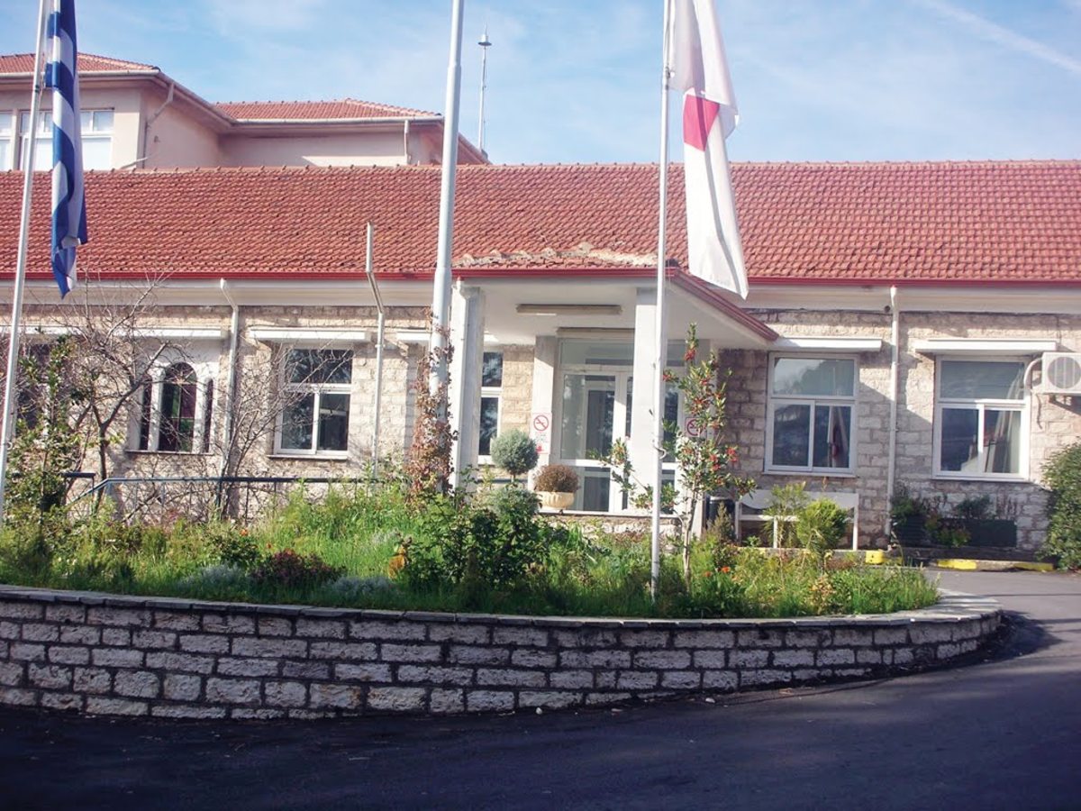 Γιατρός συνελήφθη με φακελάκι στο χέρι – Κατέρρευσε όταν είδε τους αστυνομικούς