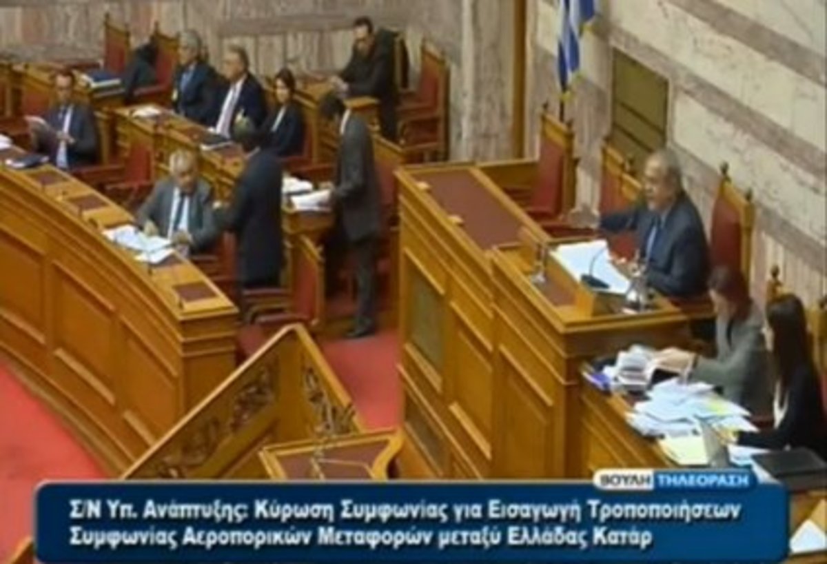 Βουλή: Επεισόδιο με Κασιδιάρη