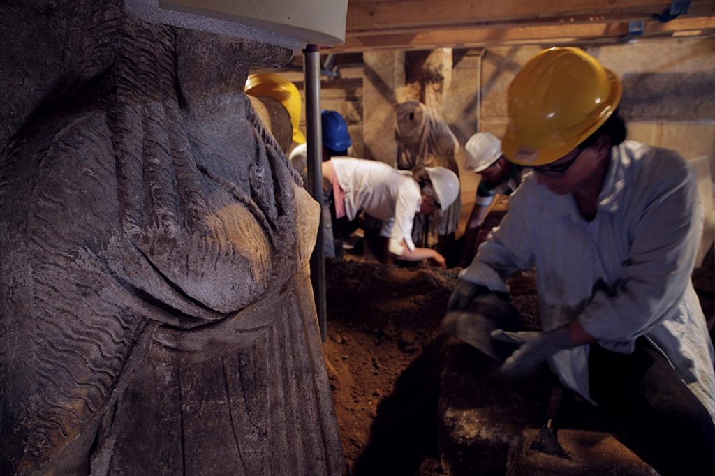 Το μεγάλο μυστικό – Ο επόμενος τοίχος του τάφου της Αμφίπολης απαντάει στα ερωτήματα