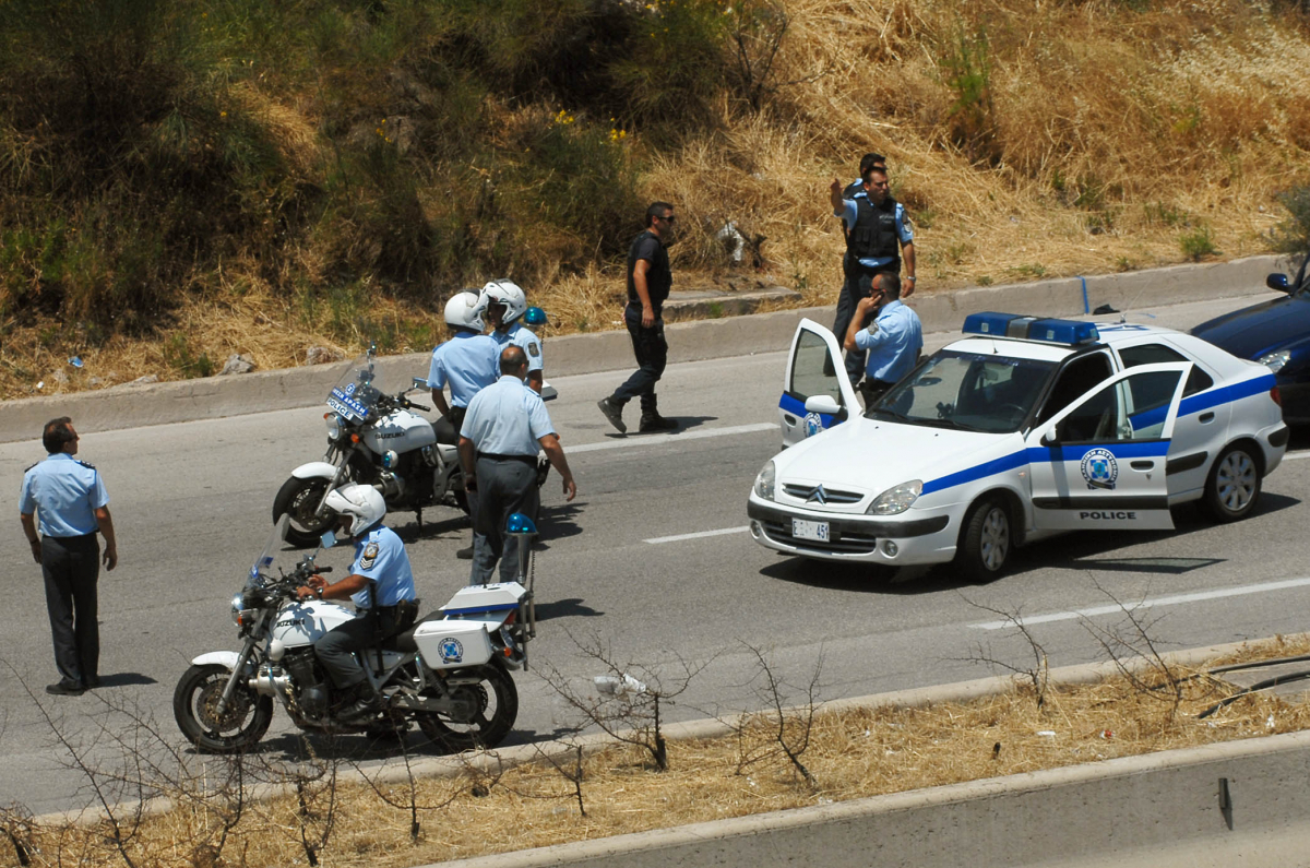 Επεισοδιακή καταδίωξη διακινητών στην Εγνατία – Έπεσαν με το αυτοκίνητο στις μπάρες