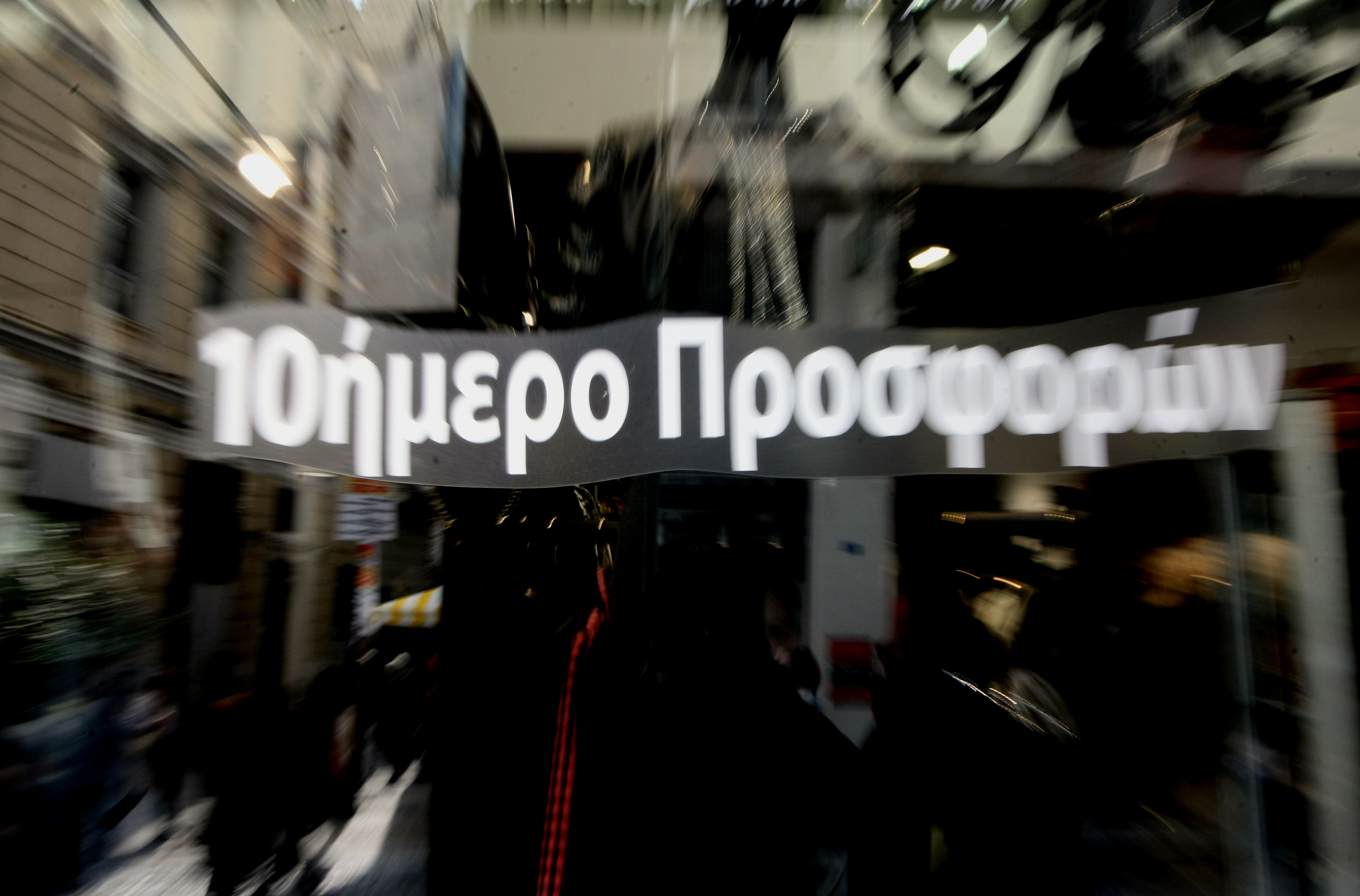 Προσφορές όλο το χρόνο για το 50% των εμπορευμάτων! – Γιακουμάτος: Αν πει όχι το ΣτΕ στο άνοιγμα των καταστημάτων τις Κυριακές θα φτιάξω νέο νόμο!