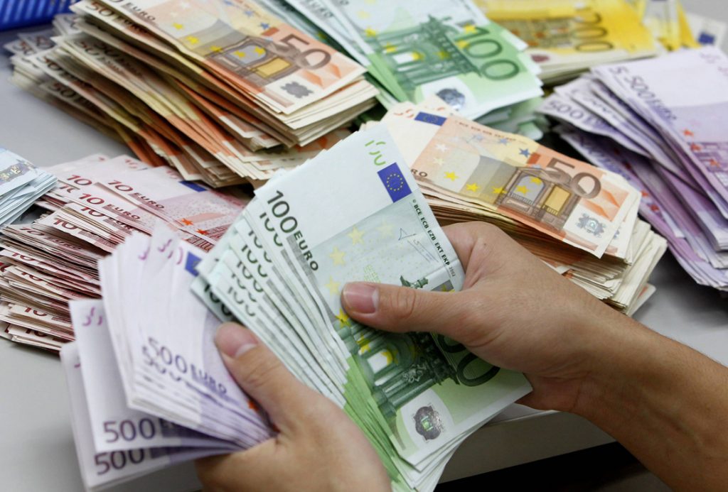 Στα 1.500 ευρώ το ακατάσχετο όριο σε μισθούς, συντάξεις