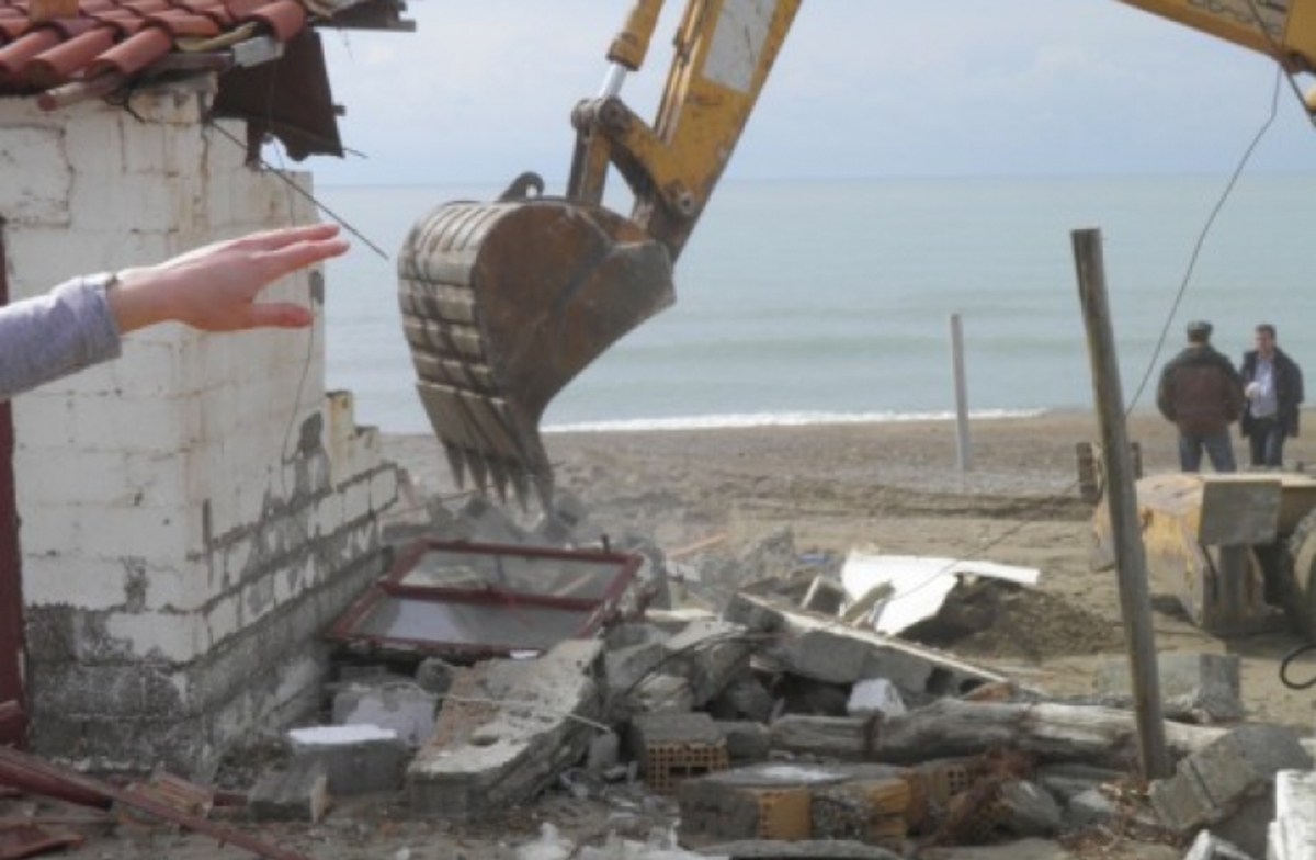 Άμεση κατεδάφιση παραθαλάσσιων αυθαιρέτων απαιτεί το Συμβούλιο της Επικρατείας