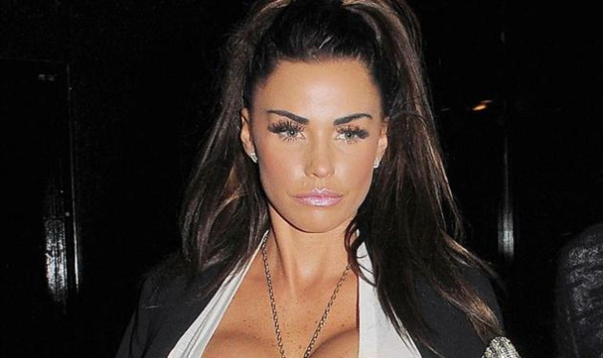 Katie Price: Αποχωρίστηκε τα διάσημα εμφυτεύματα σιλικόνης και πόσταρε την πρώτη φωτογραφία με το φυσικό της στήθος!