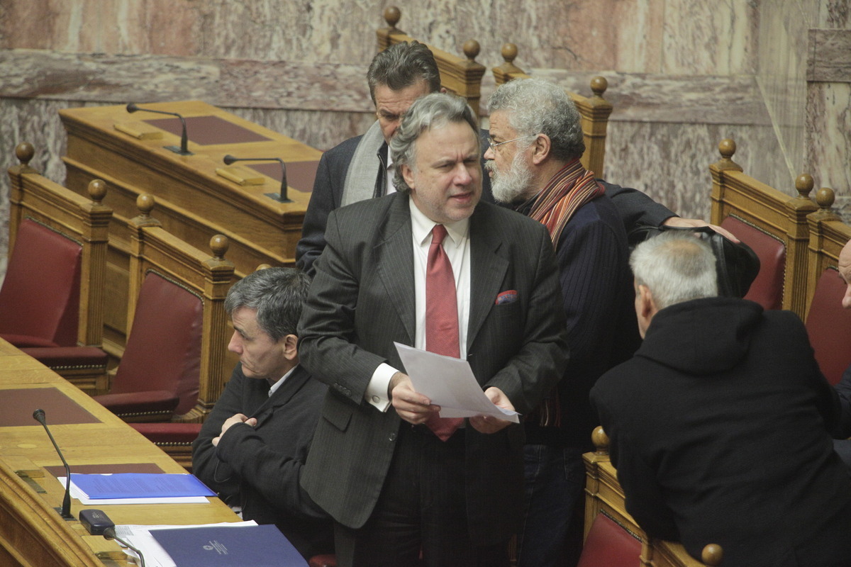 Βουλή: Το… πηγαδάκι λίγο πριν ξεκινήσει η μάχη για το Ασφαλιστικό – Φωτογραφίες