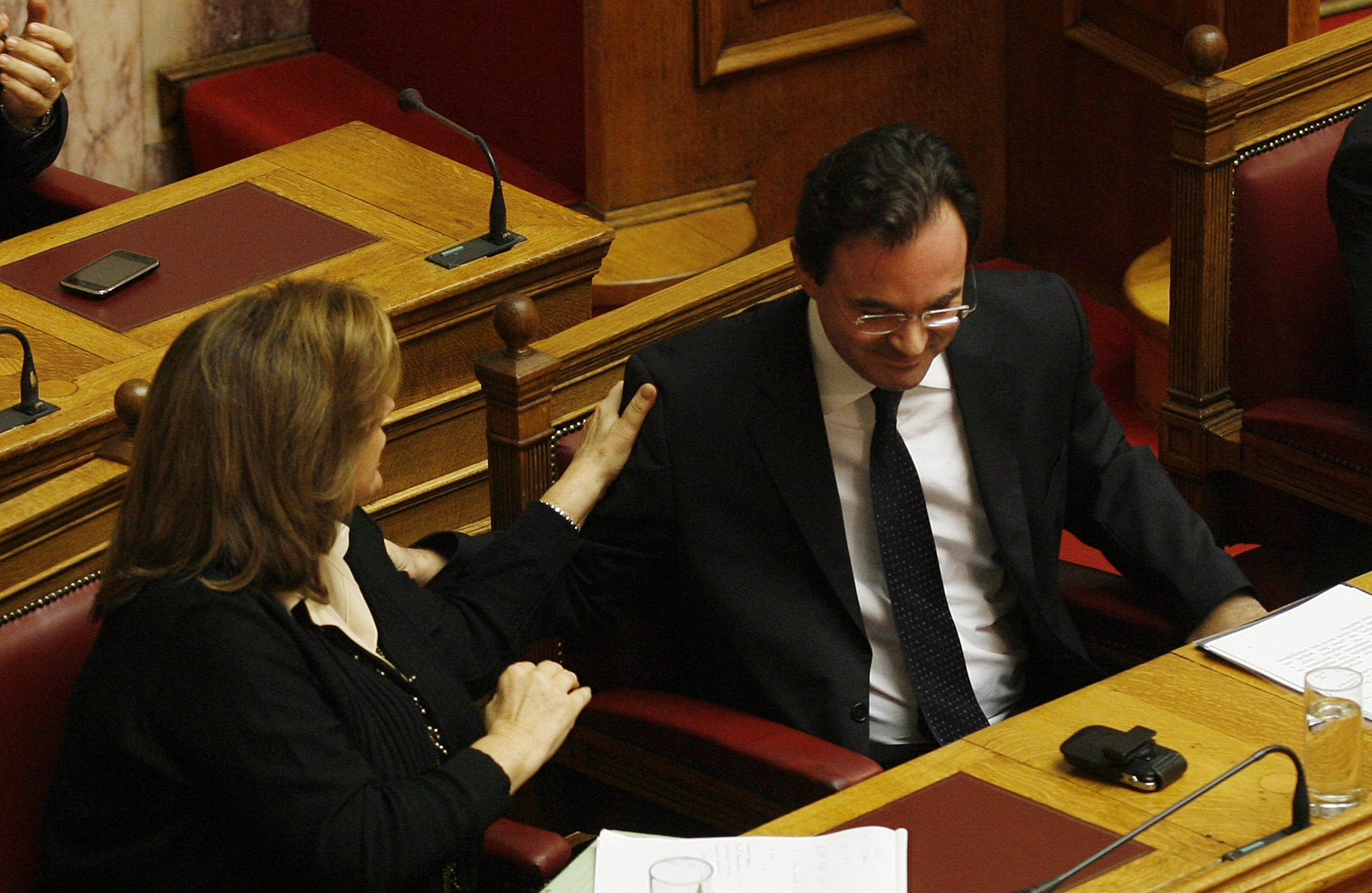Λ. Κατσέλη με Γ.Παπακωνσταντίνου στη Βουλή ΦΩΤΟ EUROKINISSI