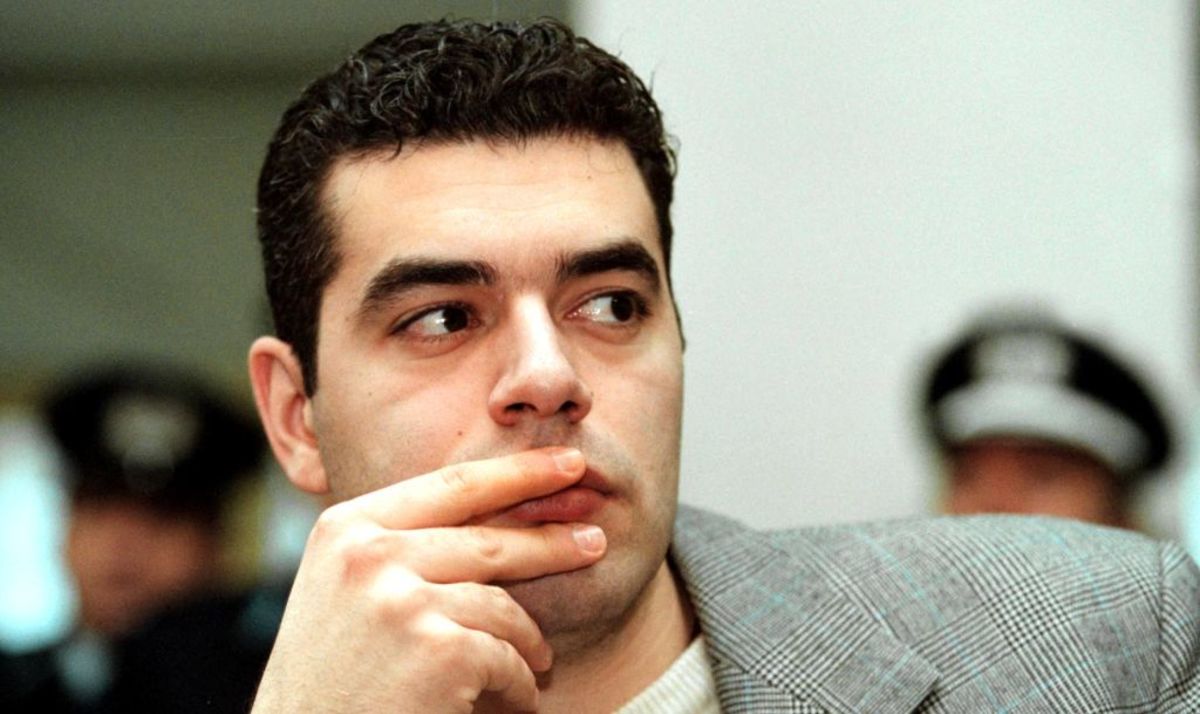Ο Ασημάκης Κατσούλας στην περιβόητη δίκη των σατανιστών το 1999. ΦΩΤΟ EUROKINISSI