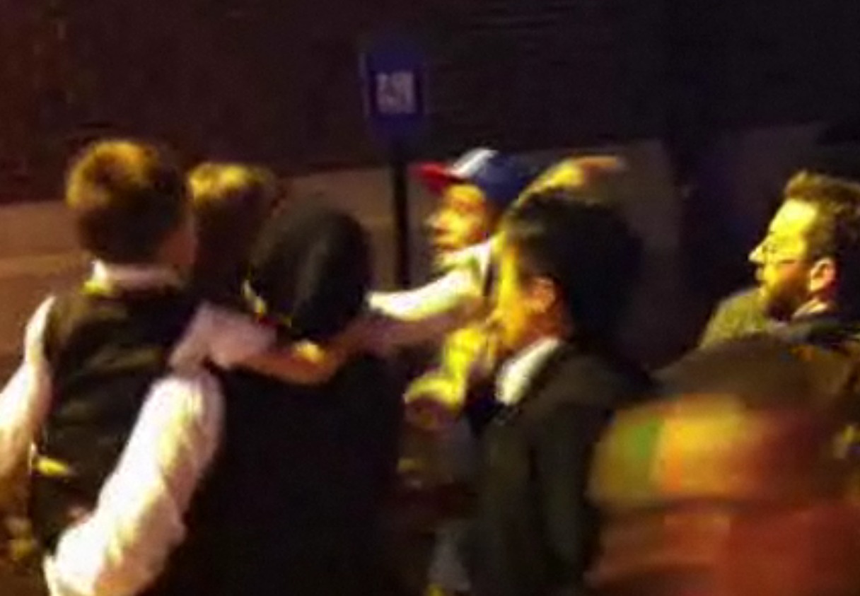 Γυναίκα επιτίθεται στον Usher επειδή πάρκαρε σε θέση αναπήρων!