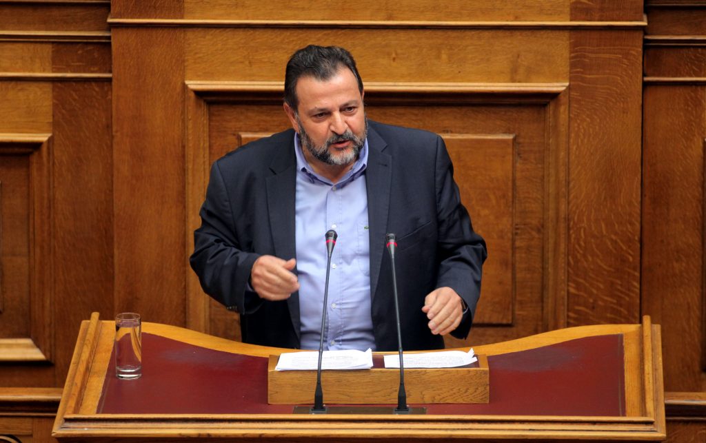 «Καμαρώστε τον! Τον έβγαλαν βουλευτή οι Παπανδρέου κι αυτός…»