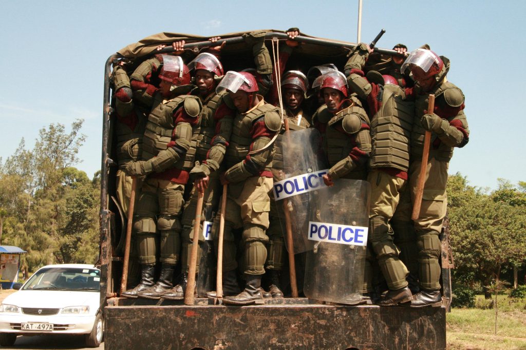 Ενέδρα θανάτου σε 42 αστυνομικούς στην Κένυα