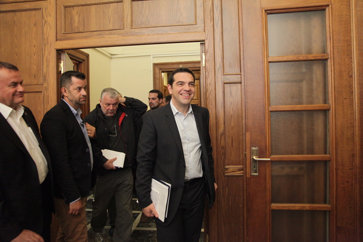 Εντολή για πιο γρήγορη διαπραγμάτευση αλλά με το βλέμμα σε πολιτική λύση στη Ρίγα