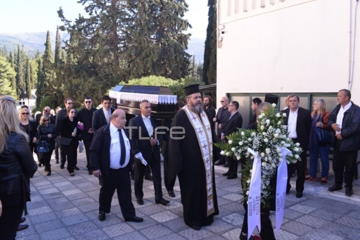 Θρήνος στην κηδεία του Γιώργου Βασιλείου – Πλήθος κόσμου στο τελευταίο αντίο