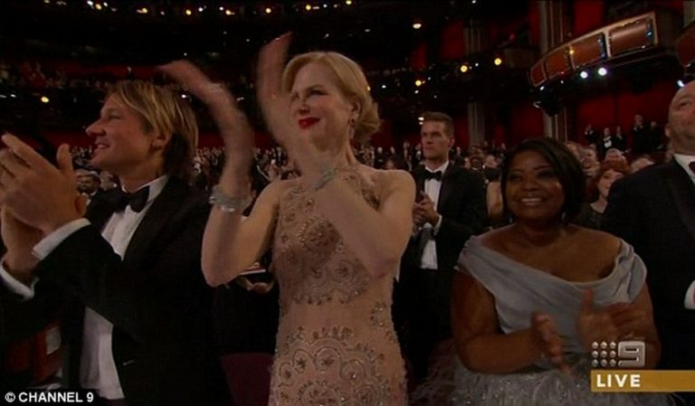 Oscar 2017: Πήρε φωτιά το Twitter για το χειροκρότημα φώκιας της Νικόλ Κίντμαν! [vid]