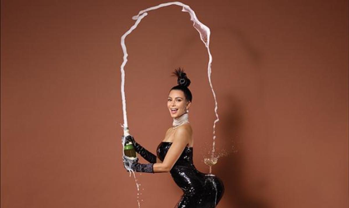 Kim Kardashian: Δείτε τι έφτιαξαν εμπνευσμένοι από τη γυμνή φωτογράφιση!