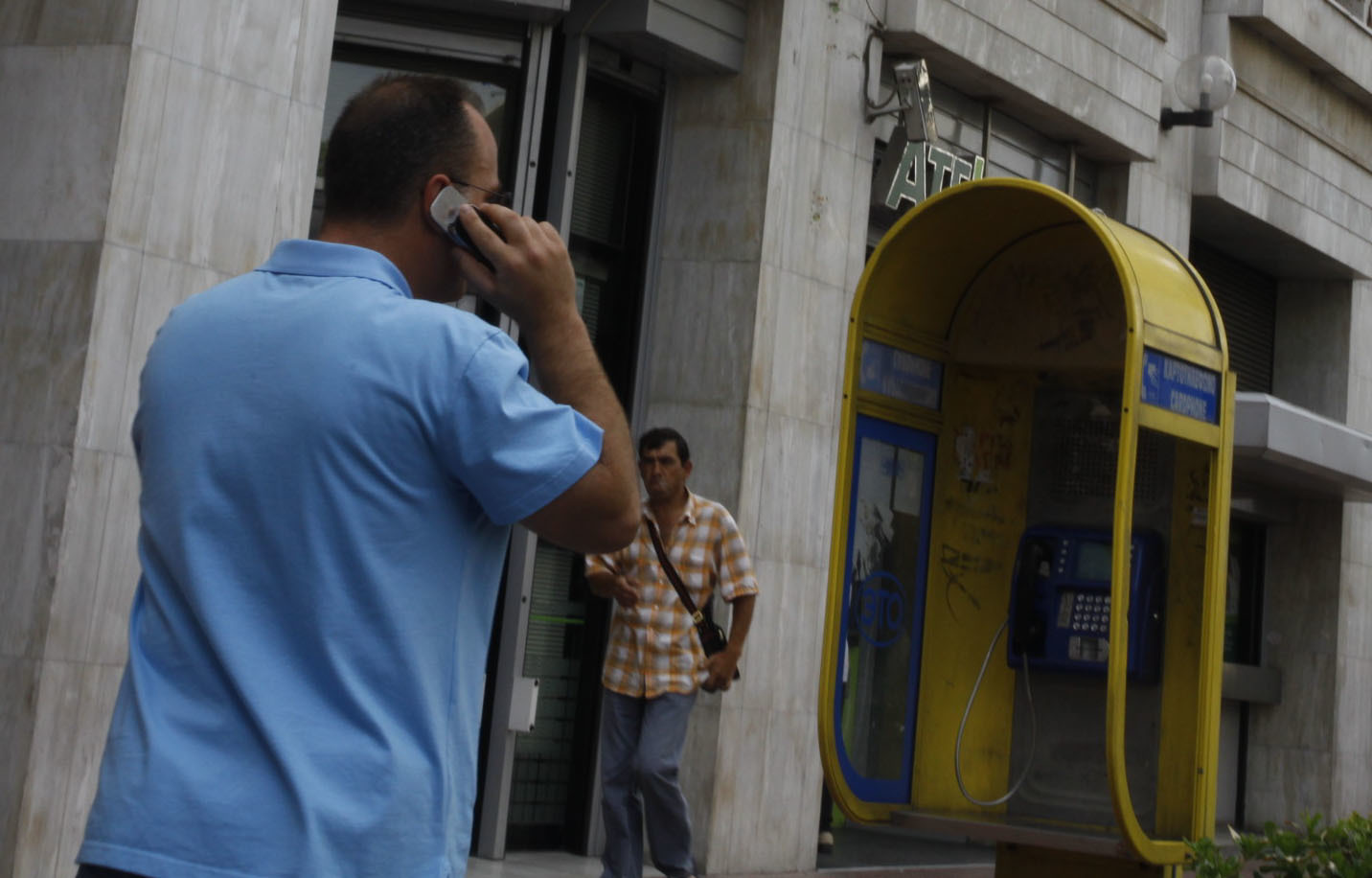 Μιλάτε στο κινητό και είστε βέβαιοι ότι δεν σας ακούνε;