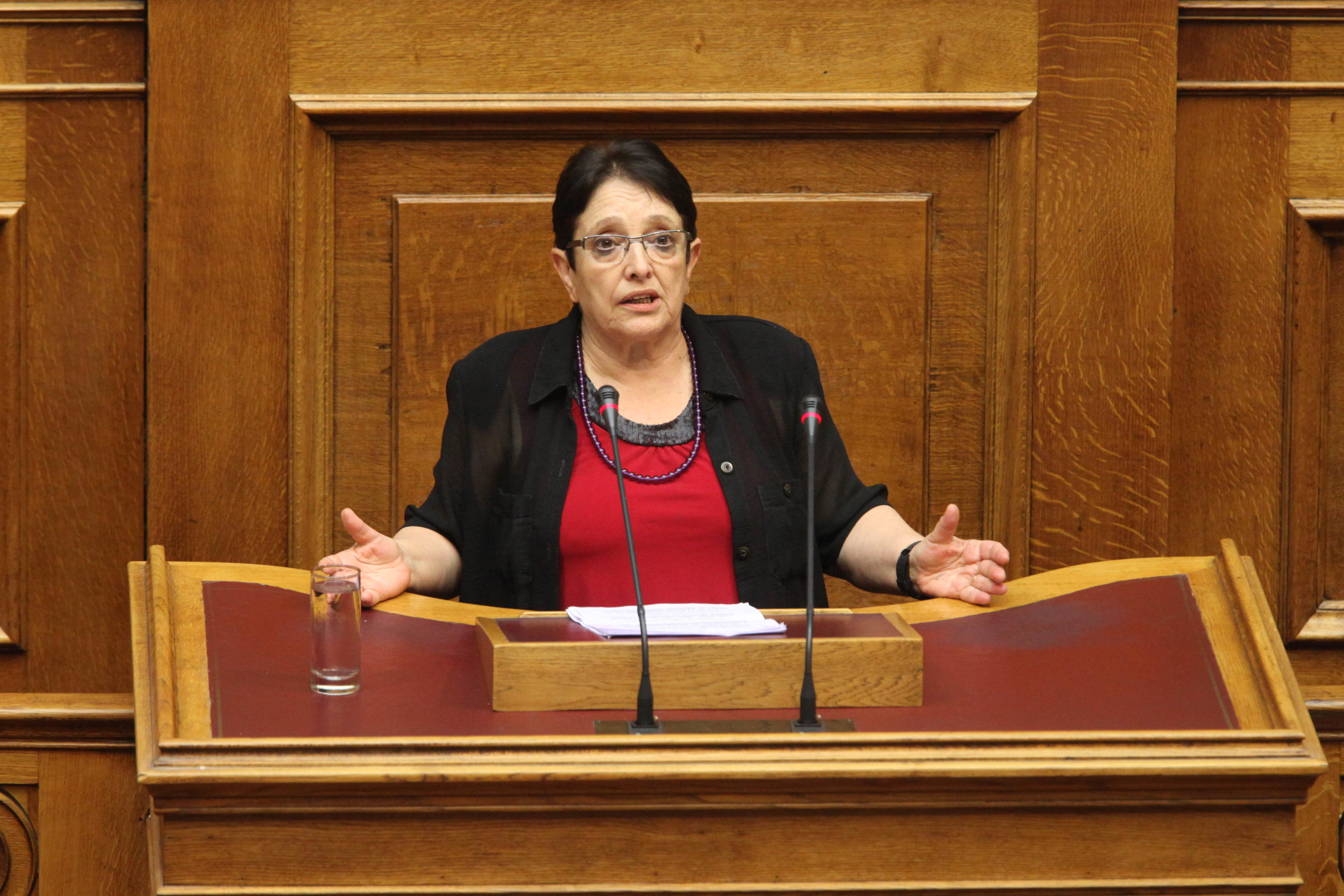 Την δική του πρόταση για δημοψήφισμα κατέθεσε το ΚΚΕ