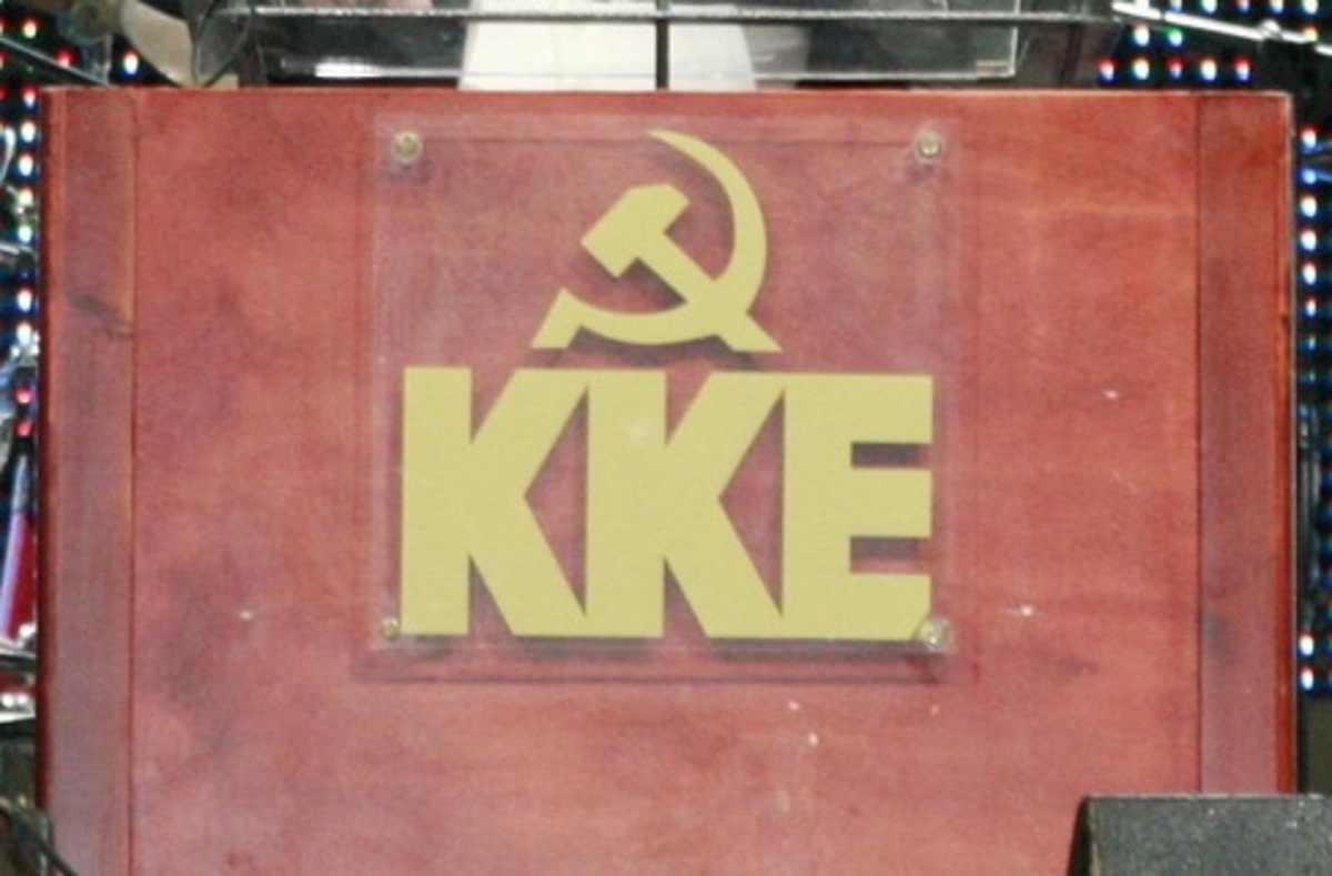 ΚΚΕ για Σαμαρά: “Βάζει στο ίδιο τσουβάλι την εγκληματική δράση της ΧΑ με τις εργατικές κινητοποιήσεις”