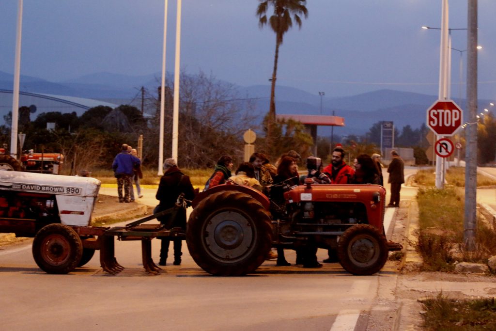 Μπλόκα αγροτών: Κλειστή η Νέα Εθνική Οδός Πατρών – Κορίνθου