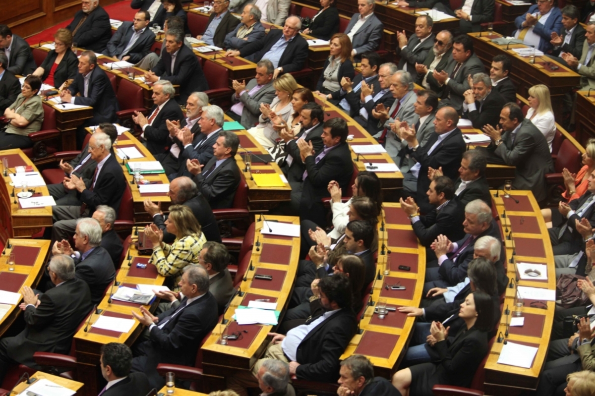 Κοινοβουλευτικό πραξικόπημα στην ψήφιση των μέτρων καταγγέλουν ΚΚΕ, ΣΥΡΙΖΑ και ΛΑΟΣ