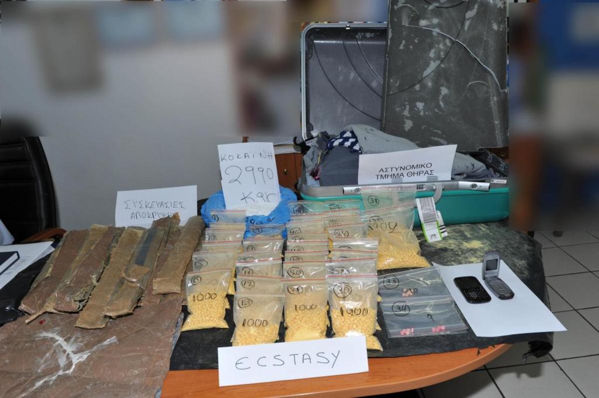 Τα ναρκωτικά που έφερνε στη χώρα μας η 22χρονη - ΦΩΤΟ ΕΛ.ΑΣ.