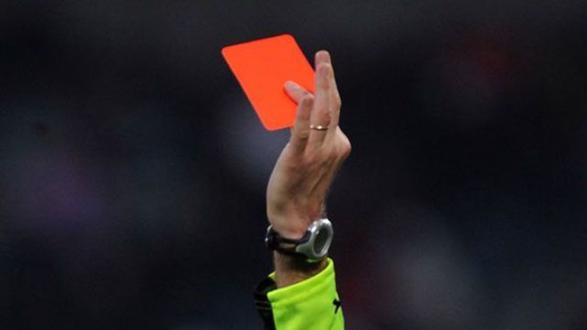 Χτύπησε τρεις φορές το πέναλτι και… αποβλήθηκε (VIDEO)