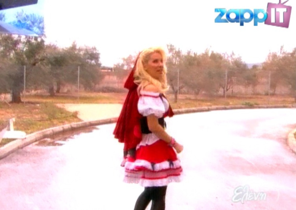 Η Ελένη Κοκκινοσκουφίτσα για πρώτη φορά έξω από το στούντιο!