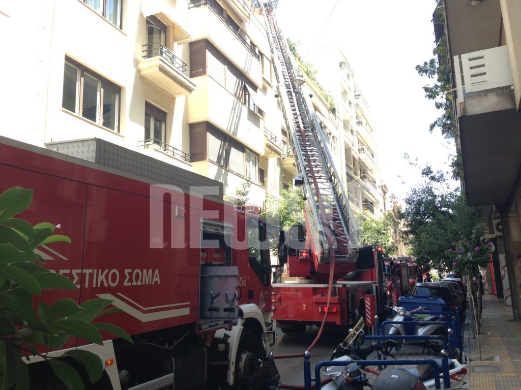 Φωτιά σε διαμέρισμα στο Κολωνάκι - ΦΩΤΟ ΝEWSIT