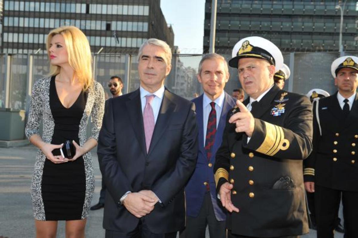 Οι Ρώσοι στον Πειραιά αλλά τη παράσταση έκλεψε η συνοδός Κεδίκογλου