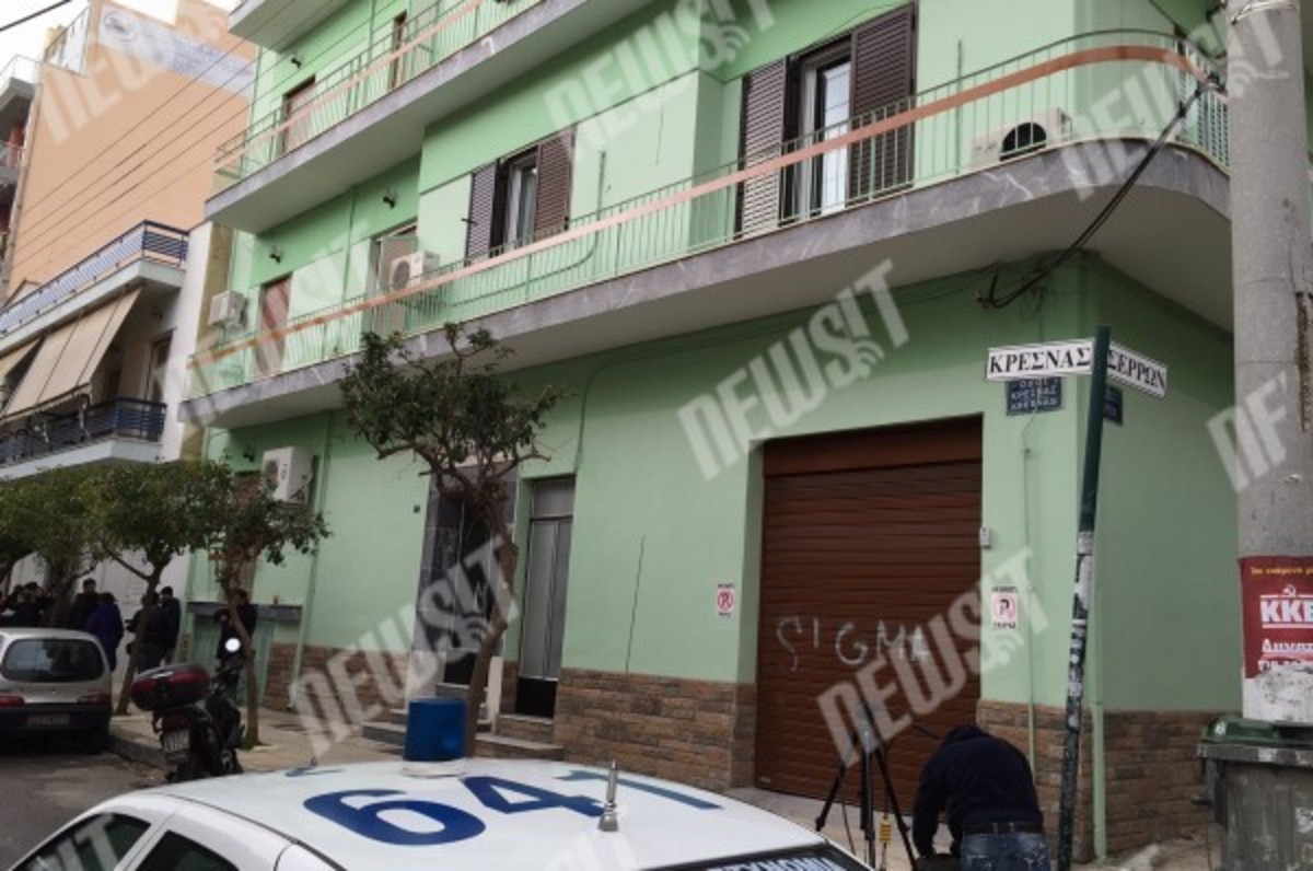 Παραδόθηκε για το διπλό άγριο φονικό στον Κορυδαλλό – Είχε επικοινωνήσει και με τη γυναίκα του