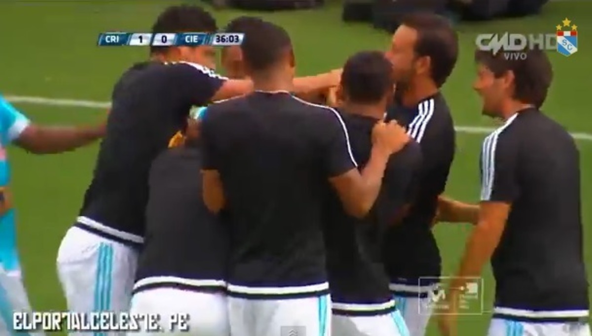 Τρομερό γκολ με απευθείας κόρνερ (VIDEO)