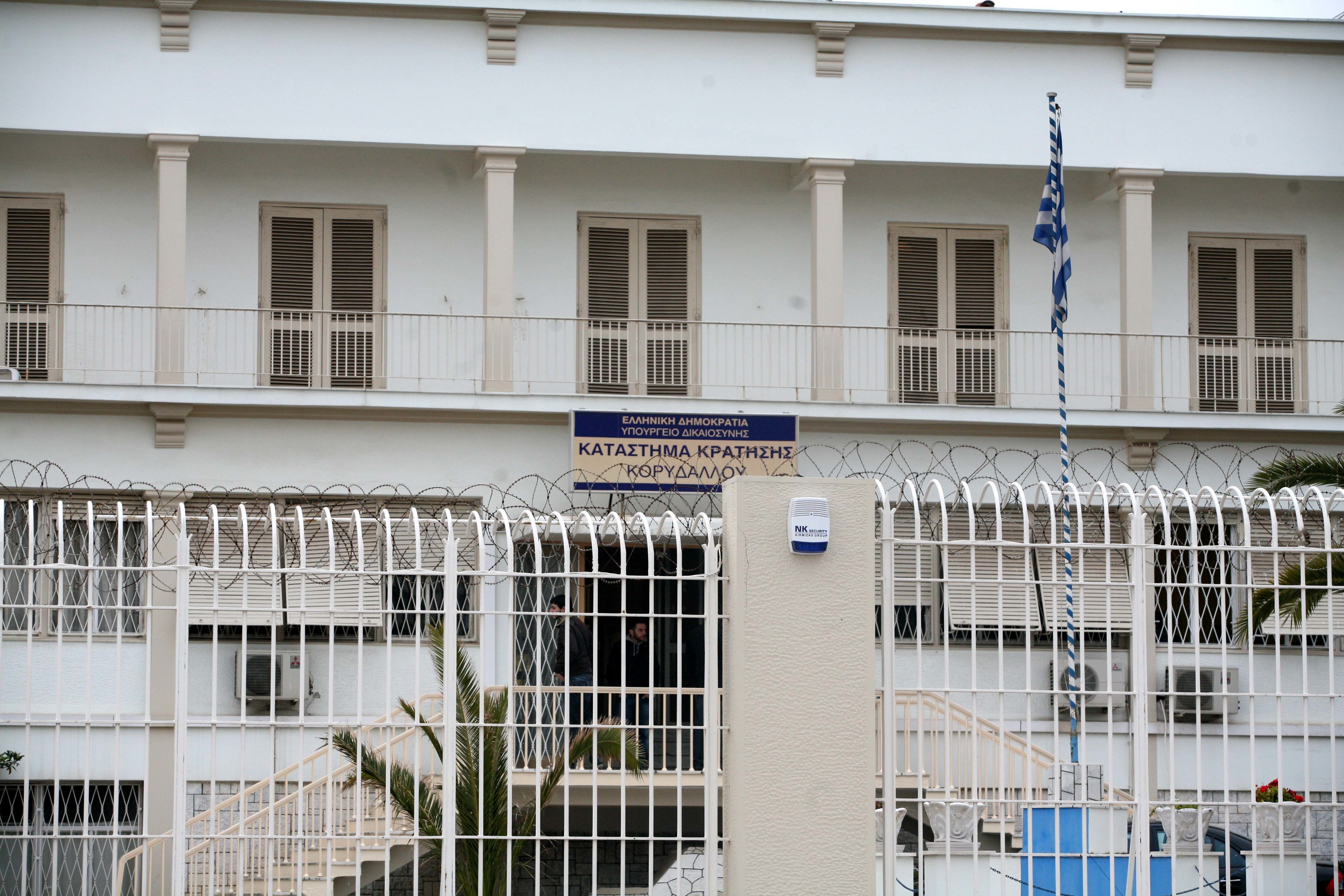 Μάχη κρατουμένων στον Κορυδαλλό – Τραυματίας από μαχαίρι ένας φύλακας
