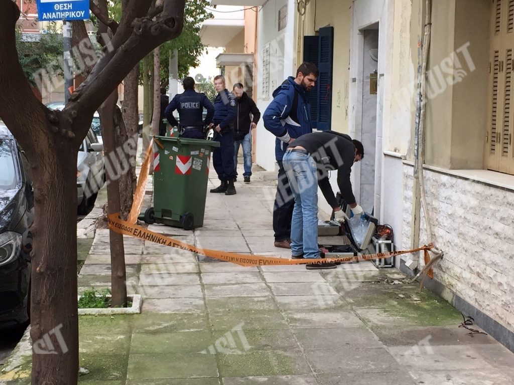 Σκότωσε την αδελφή του και τον φίλο της στα σκαλιά του σπιτιού τους – “Βοήθεια, αιμορραγώ” είπε το θύμα πριν πεθάνει στους αστυνομικούς