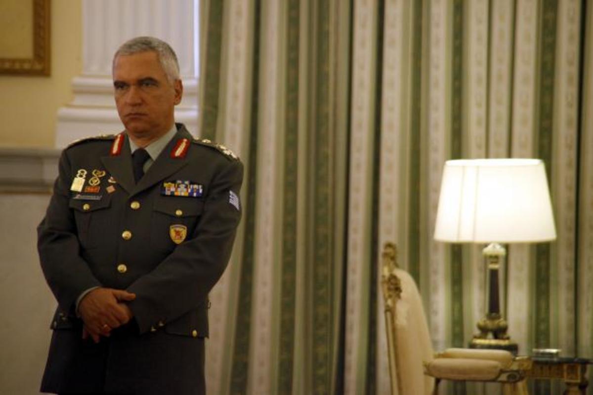 Ο Α/ΓΕΕΘΑ Μ.Κωσταράκος στο “απόσπασμα” – Πυρ κατά βούληση ενάντιον του και για το γένος