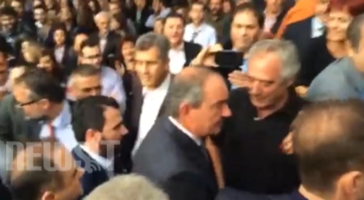 Άφιξη Καραμανλή