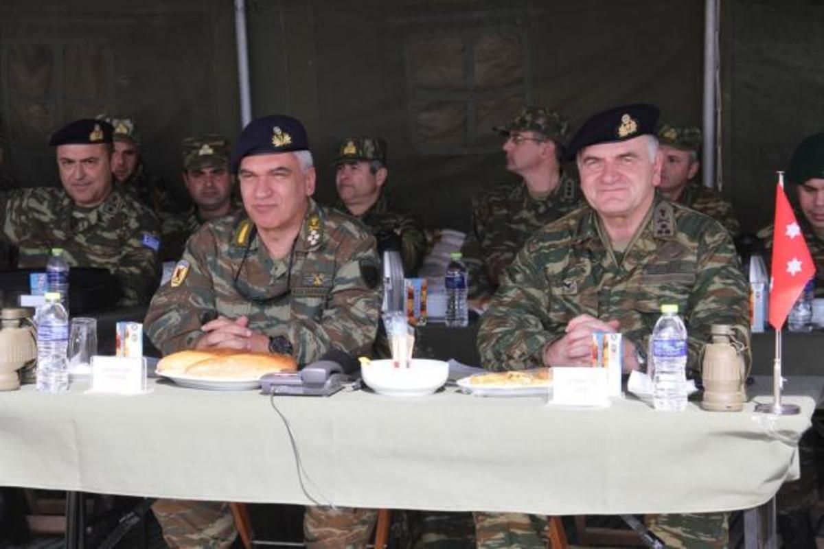 “Ατσάλινος” ο Κωσταράκος παραμένει και παρακολουθεί την “Ατσάλινη Βροχή”