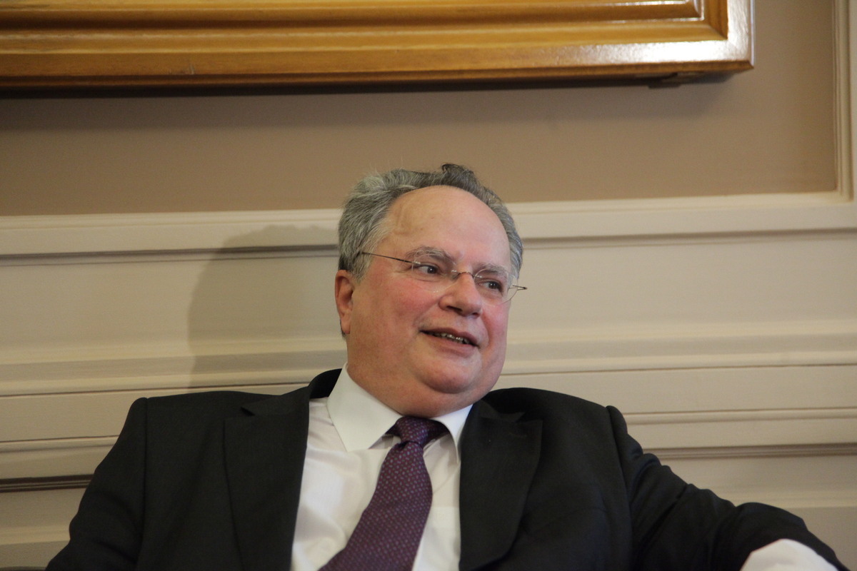 Επαφές Κοτζιά στη Βιέννη για να… κολλήσει το γυαλί με τους Αυστριακούς