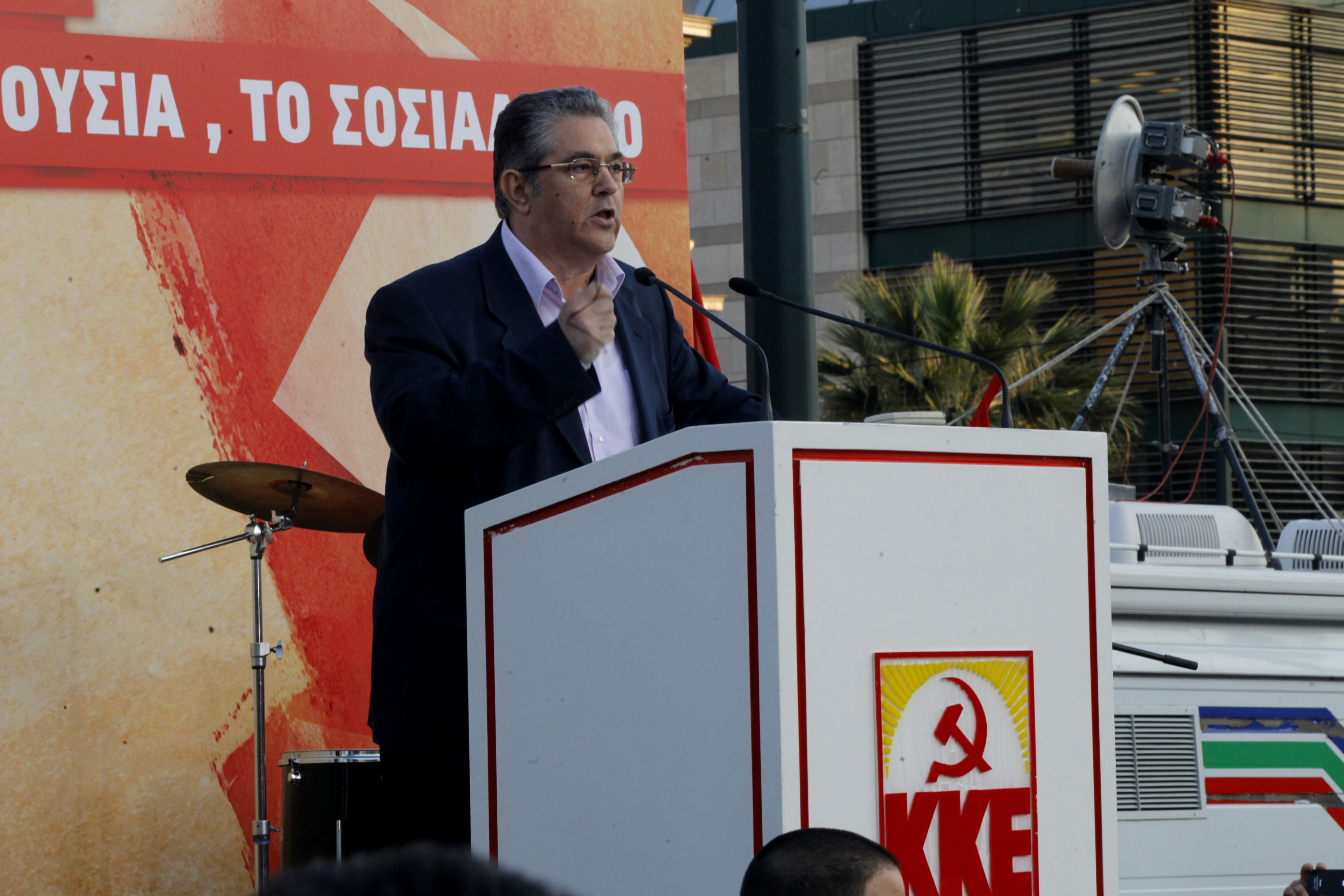 Σφοδρή επίθεση στον ΣΥΡΙΖΑ στην πρώτη ομιλία του γγ του ΚΚΕ