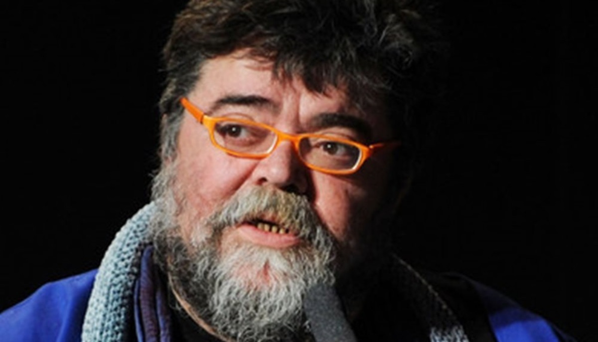 Ο Σταμάτης Κραουνάκης ξύρισε το μούσι του μετά από 40 χρόνια!