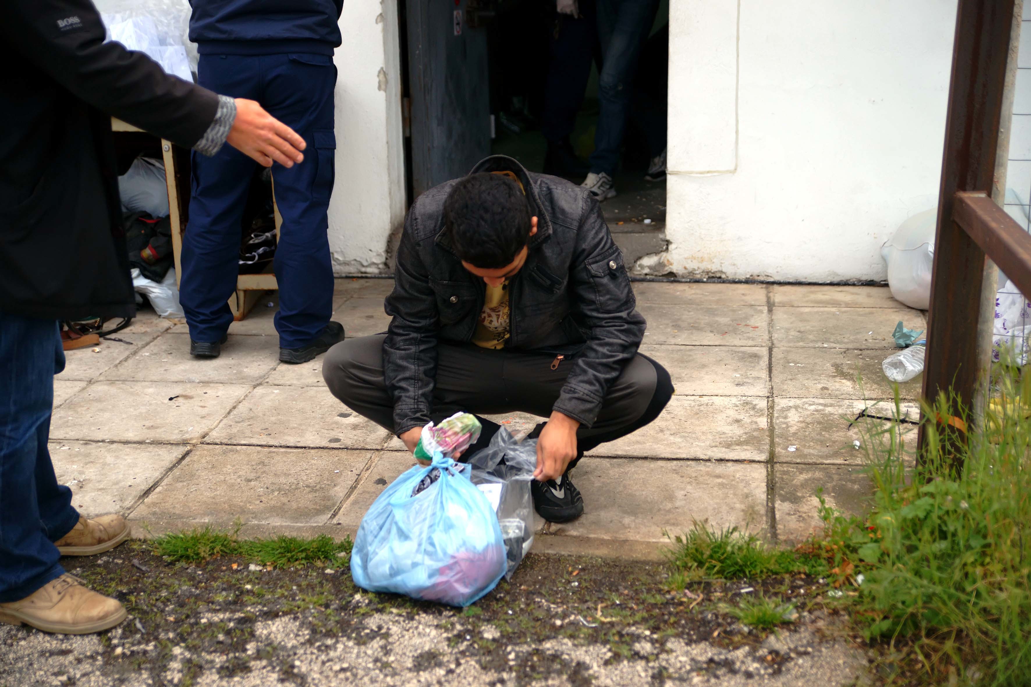 Σοκ με τις συνθήκες κράτησης στα κρατητήρια του αεροδρομίου!